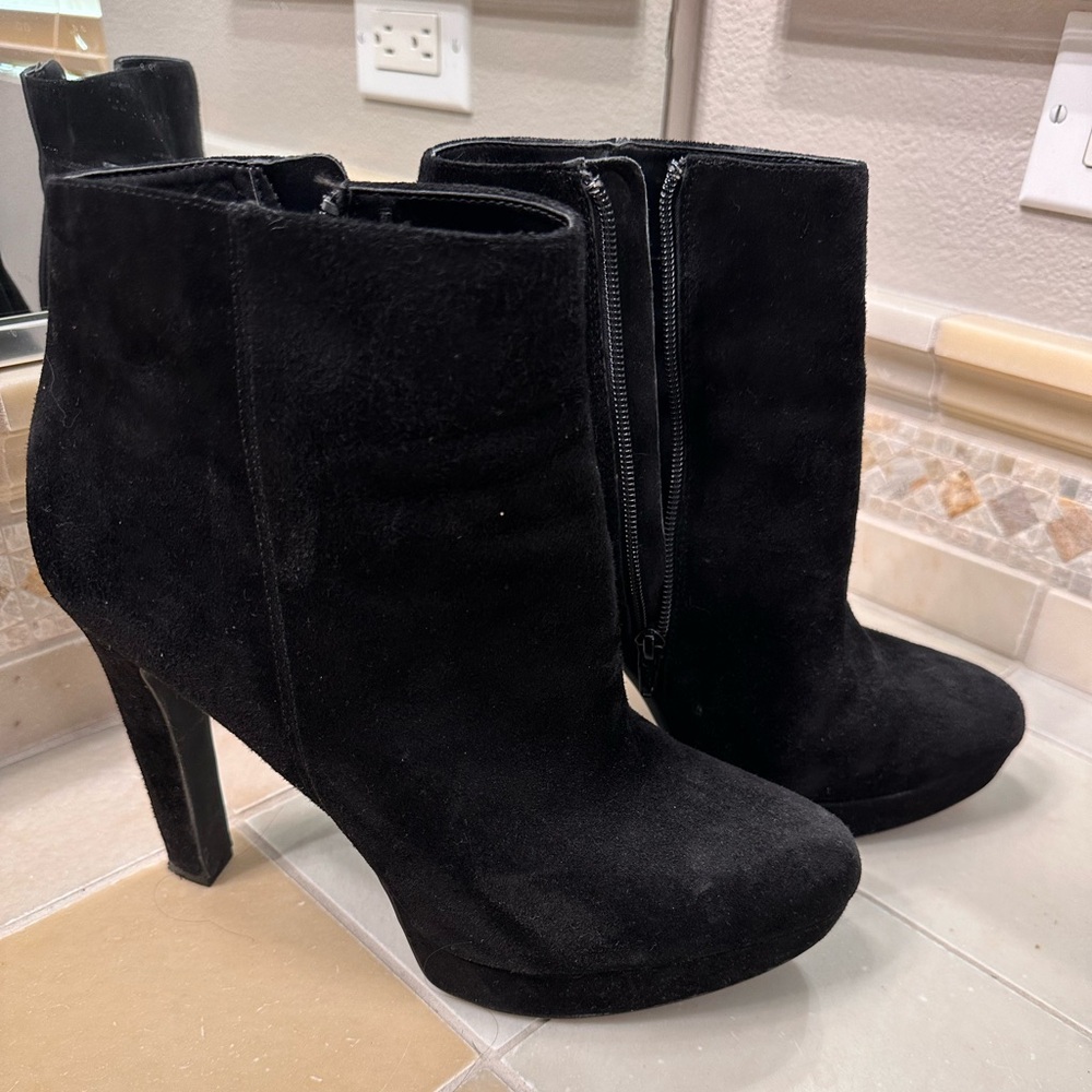 Gianni Bini Black Suede Heeled Boots